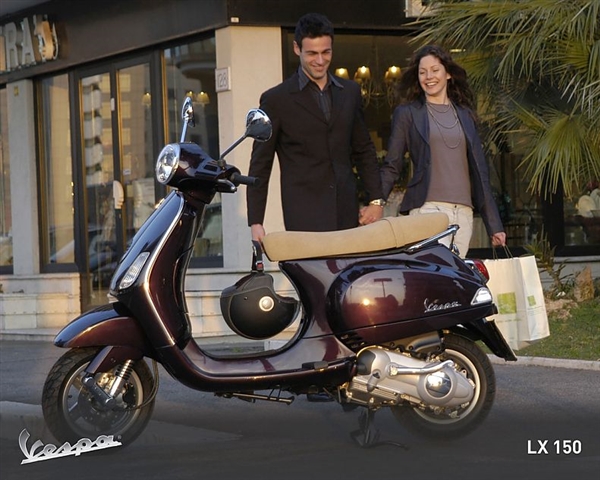 多看兩眼就想買買買 Vespa LX摩托車
