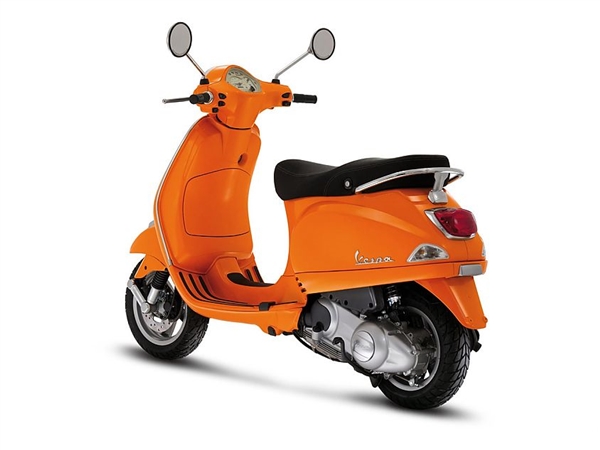 多看兩眼就想買買買 Vespa LX摩托車