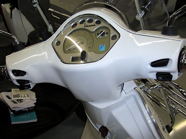 多看兩眼就想買買買 Vespa LX摩托車