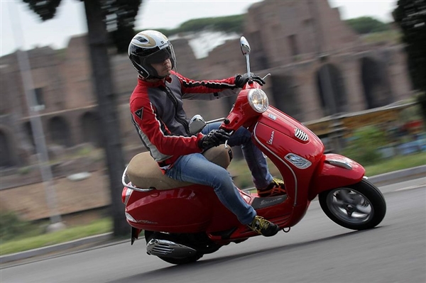 多看兩眼就想買買買 Vespa LX摩托車