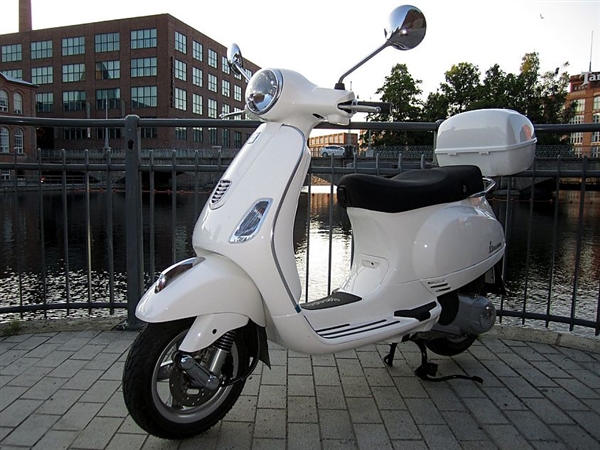 多看兩眼就想買買買 Vespa LX摩托車