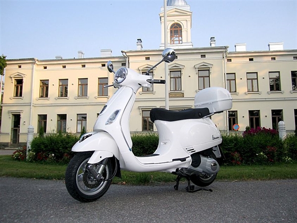 多看兩眼就想買買買 Vespa LX摩托車