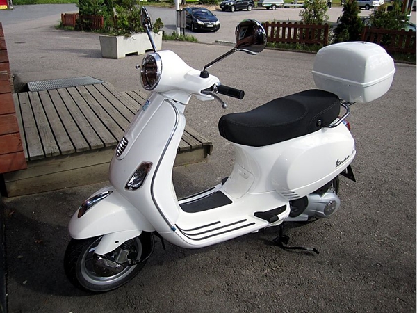 多看兩眼就想買買買 Vespa LX摩托車
