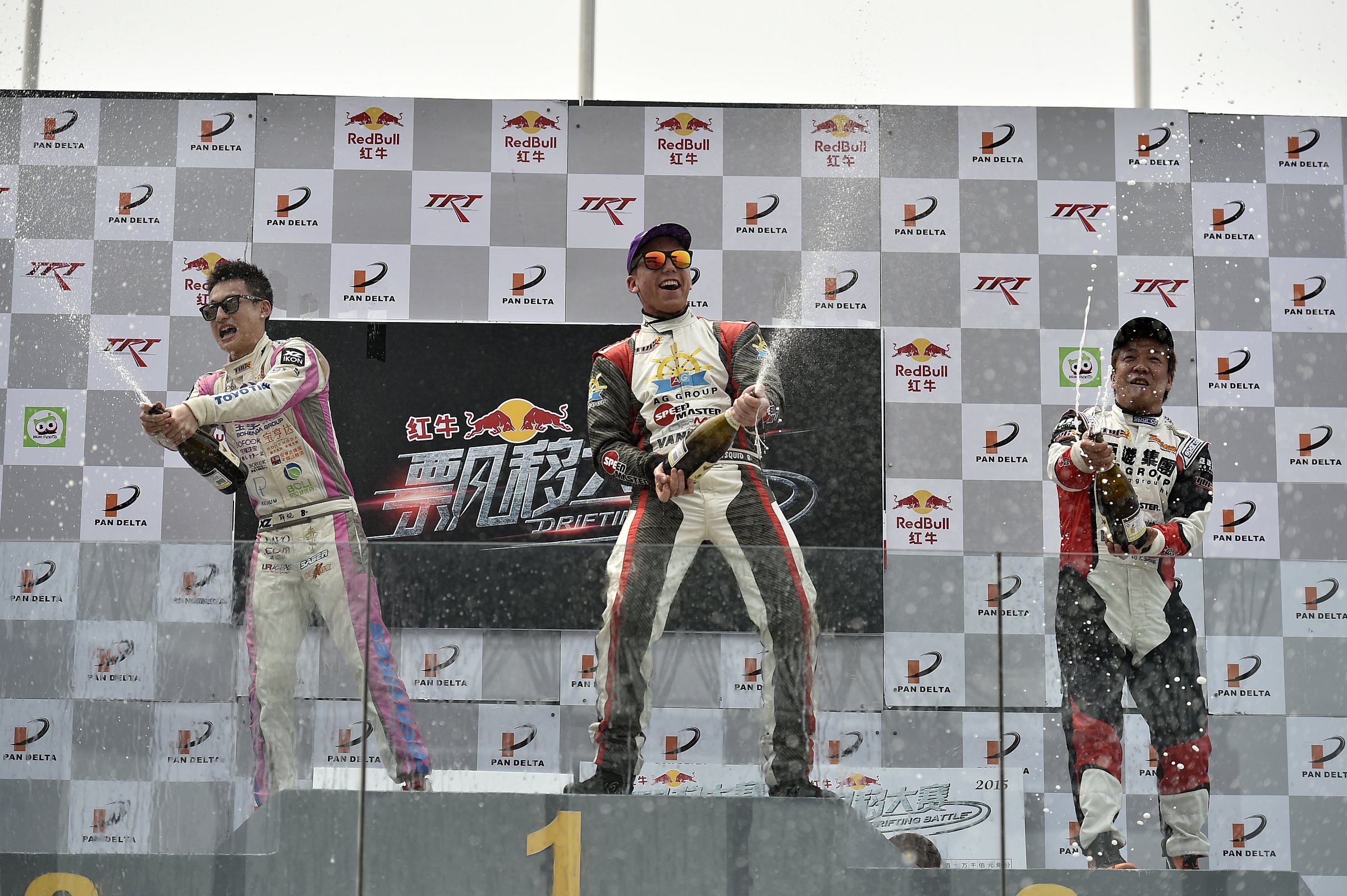 2015年紅牛飄移大賽春季賽障礙賽落幕，澳大利亞車(chē)手杰克&middot;瓊斯（Jake Jones）以21.296秒的成績(jī)獲得冠軍，中國(guó)車(chē)手薛昆（火昆）、日本車(chē)手末永直登（Naoto Suenaga）分獲二、三名