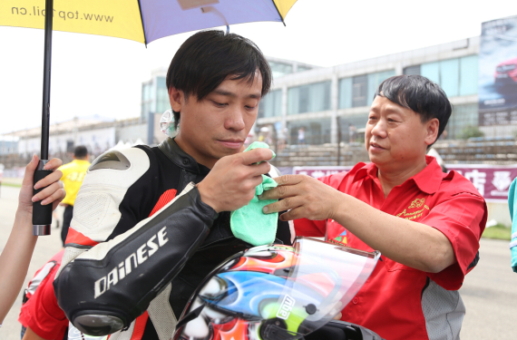 曼島TT車手轉(zhuǎn)戰(zhàn)國內(nèi) 安納普爾那車隊(duì)告捷 曼島TT車手轉(zhuǎn)戰(zhàn)國內(nèi) 安納普爾那車隊(duì)告捷