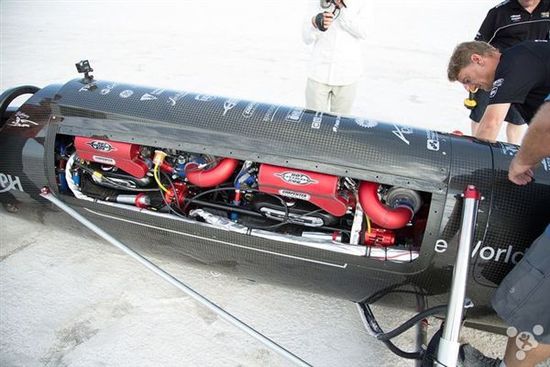 喪心病狂！火箭摩托車沖擊644公里時速