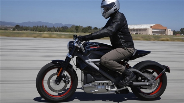 哈雷電動(dòng)摩托圖賞：帥到?jīng)]朋友