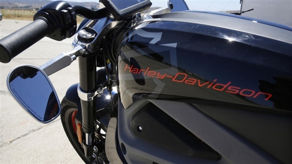 哈雷電動(dòng)摩托圖賞：帥到?jīng)]朋友