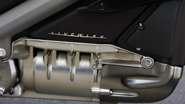 哈雷電動(dòng)摩托圖賞：帥到?jīng)]朋友