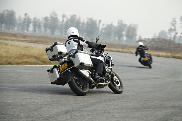 媒體摩托聯(lián)盟BMW駕控會