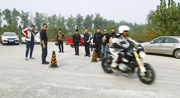 媒體摩托聯(lián)盟BMW駕控會