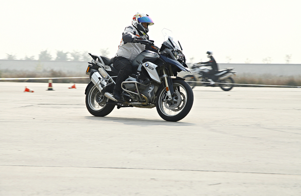 媒體摩托聯(lián)盟BMW駕控會