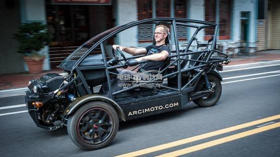 Arcimoto SRK &ldquo;鯊魚&rdquo;款電動三輪摩托車