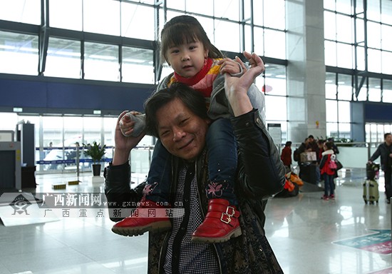 首趟&ldquo;摩托大軍&rdquo;返程專列從南寧開往廣州（組圖）