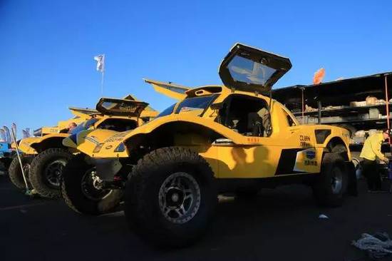 2016環(huán)塔拉力賽最不可思議的車隊(duì)竟是......