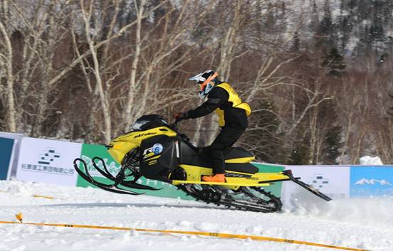 2017中國長白山“長春建工杯”雪地摩托越野錦標(biāo)賽鳴槍開賽