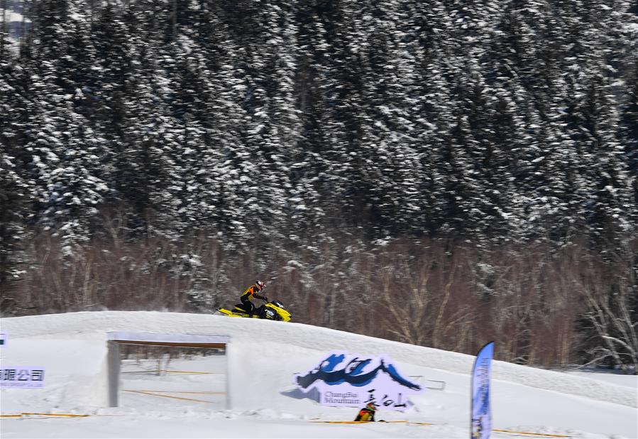 （體育）（2）吉林長白山舉行雪地摩托車賽