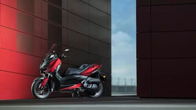 【踏板摩托】MAX新選擇：2018雅馬哈XMAX 125踏板摩托車