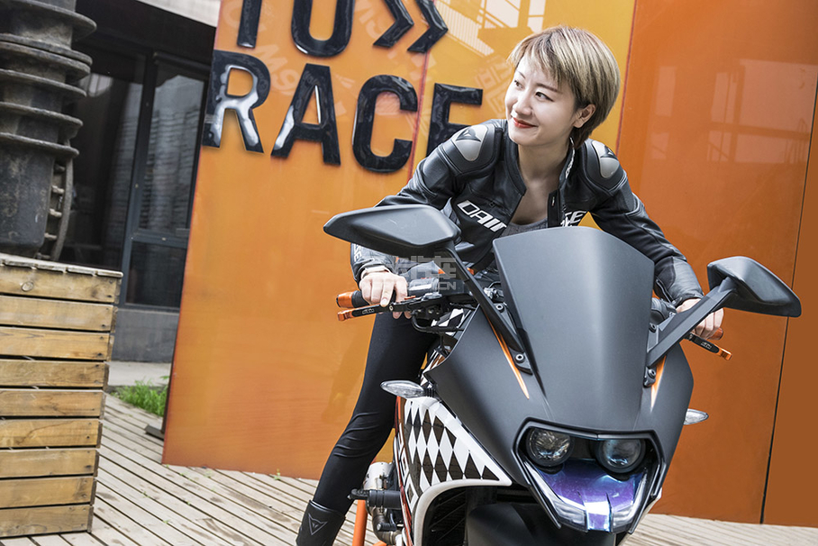 女摩頭;美女;機車美女;摩托日志;機車女;摩托車;KTM;RC