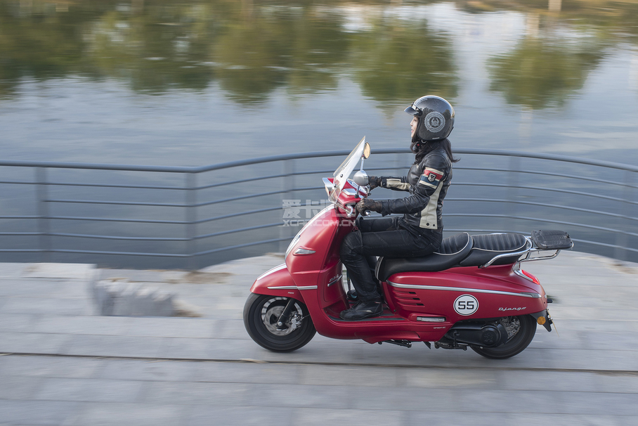 《X-摩托日志》晗芮與她的BMW F700GS;《X-摩托日志》;