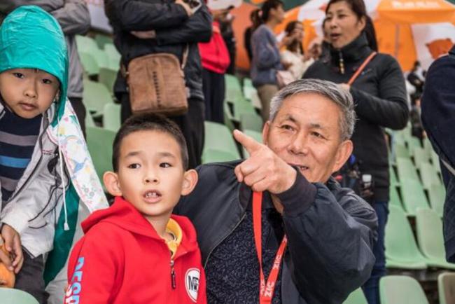 泛珠賽車(chē)節(jié)里的忠實(shí)小粉絲