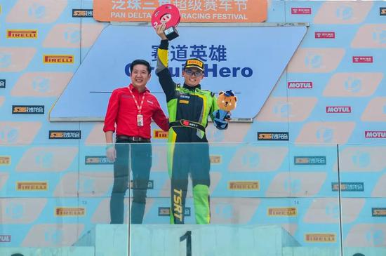 賽道英雄Supercar C組冠軍 陳維安