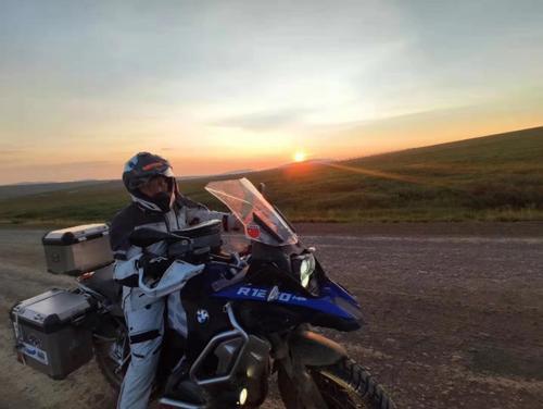 華人石慶方完成騎行全美第二段旅程。（美國《世界日報》/石慶方提供）