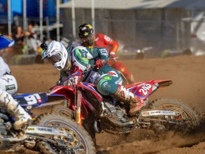 這場(chǎng)國(guó)際越野摩托錦標(biāo)賽開(kāi)始前，幫你成為“老司機(jī)”！