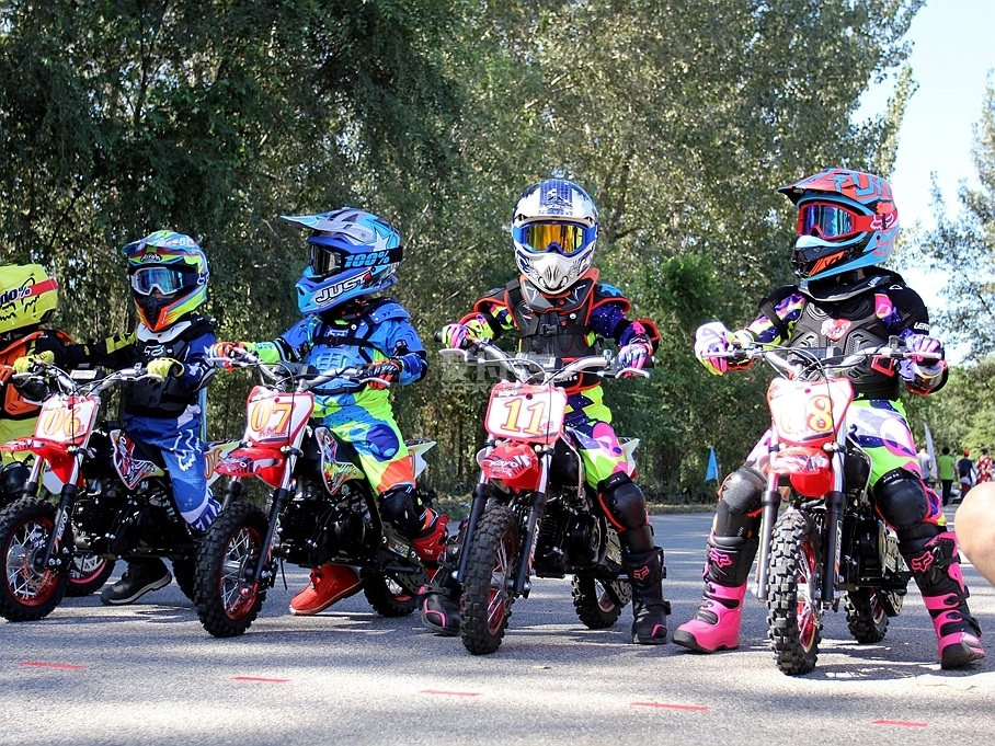 &ldquo;賽車寶&rdquo;杯兒童摩托車挑戰(zhàn)賽