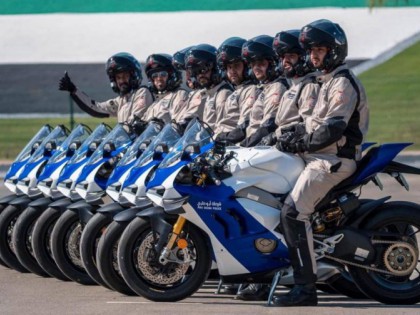 壕無人性！阿布扎比警察將 杜卡迪PanigaleV4 S納入其車隊(duì)
