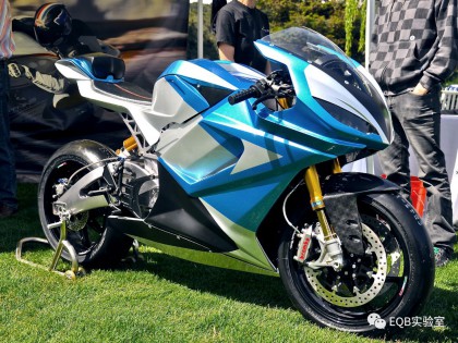 Lightning Strike，輕松超越240km/h的超級(jí)電摩