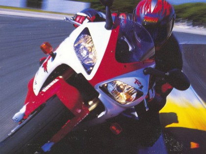 叱咤江湖二十一年——雅馬哈YZF-R1史話！