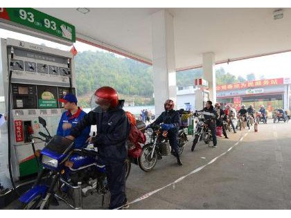 春運開始了，摩托大軍將出現！坐火車方便，農民工為何要騎車回家