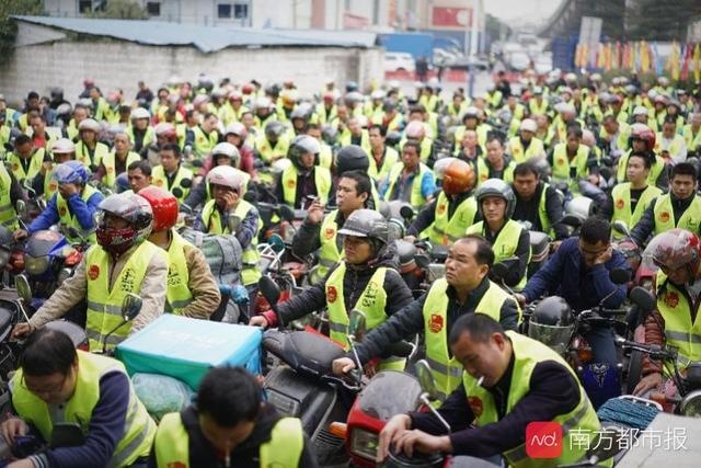春運(yùn)首日，上千廣東摩托車大軍返鄉(xiāng)，行程最久要5天