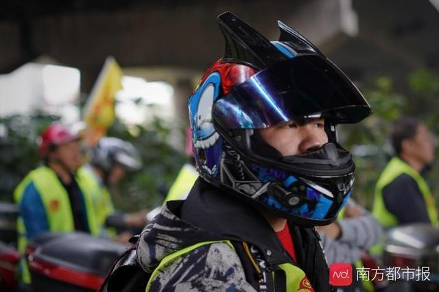 春運(yùn)首日，上千廣東摩托車大軍返鄉(xiāng)，行程最久要5天