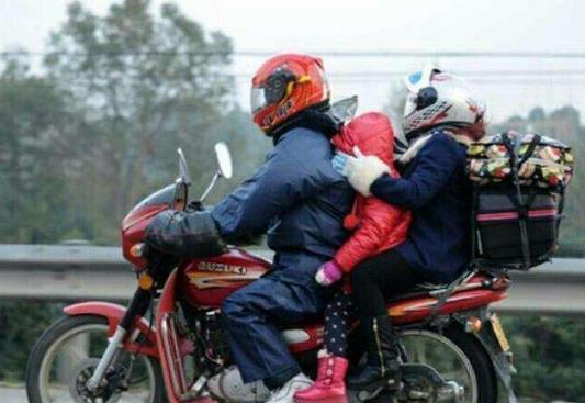 年關(guān)將至，交警對摩托車大軍&ldquo;選擇性執(zhí)法&rdquo;，網(wǎng)友：區(qū)別對待？