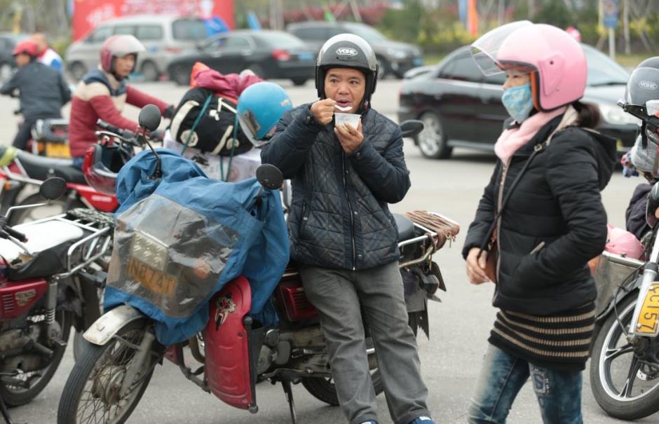 年關(guān)將至，交警對摩托車大軍&ldquo;選擇性執(zhí)法&rdquo;，網(wǎng)友：區(qū)別對待？