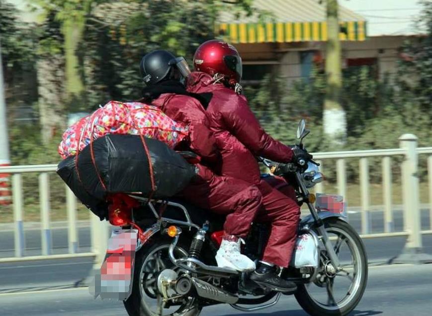 年關(guān)將至，交警對摩托車大軍&ldquo;選擇性執(zhí)法&rdquo;，網(wǎng)友：區(qū)別對待？