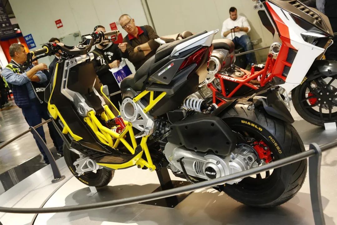 點(diǎn)擊進(jìn)入看圖評(píng)論