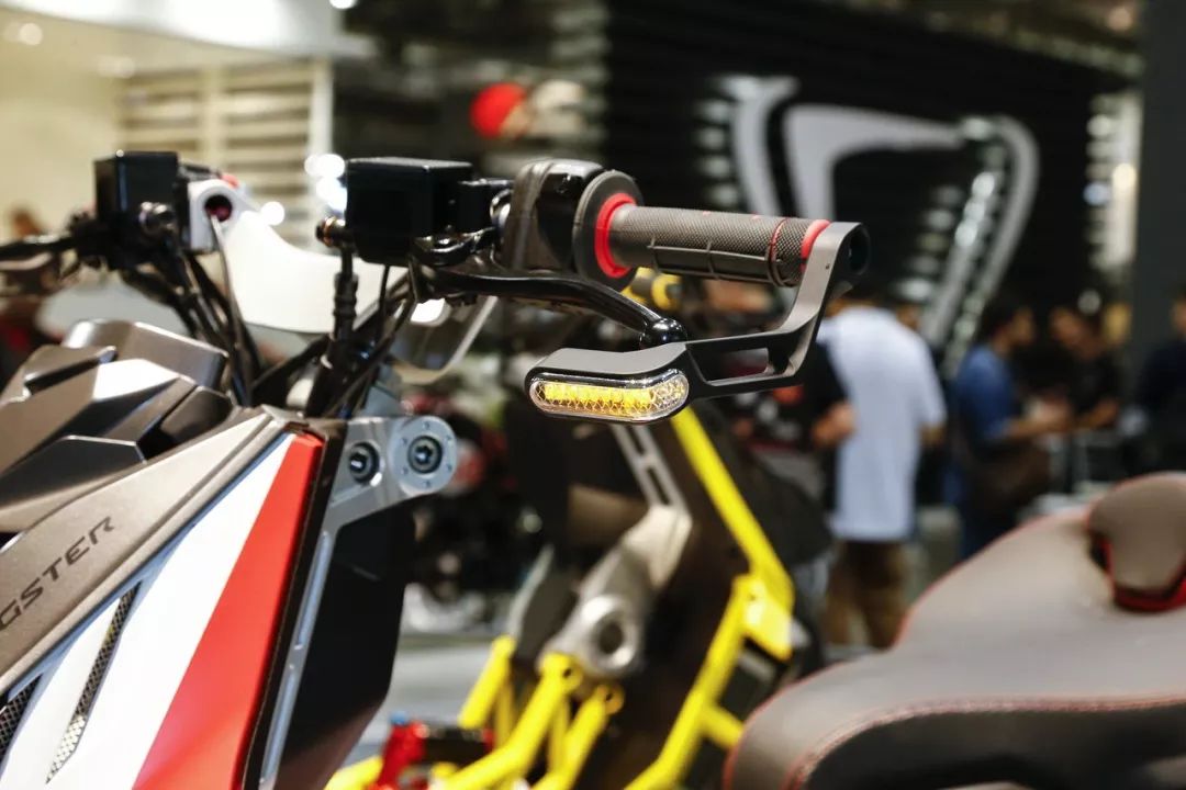 點(diǎn)擊進(jìn)入看圖評(píng)論