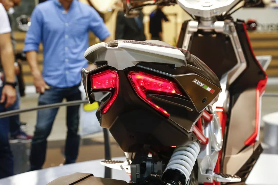 點(diǎn)擊進(jìn)入看圖評(píng)論