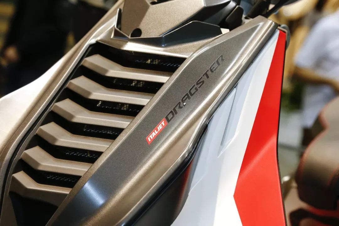 點(diǎn)擊進(jìn)入看圖評(píng)論