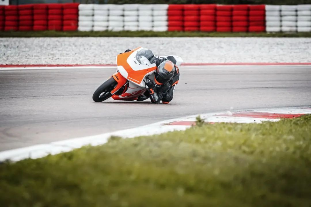 點(diǎn)擊進(jìn)入看圖評論