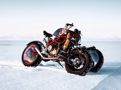 激情三蹦子，杜卡迪Hypermotard 1100爆改雪地倒三輪！