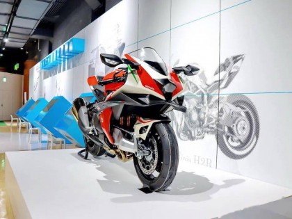 日本小型展覽 Kawasaki World“ 川崎的世界 ”：比摩塔 TESI H2