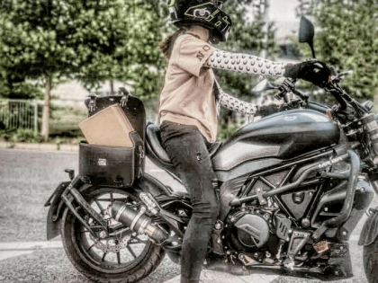 我本是只愛仿賽的酷女子，沒想到被這款踏板車掰“彎”了