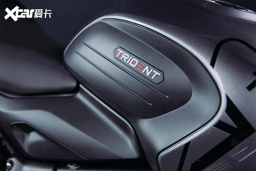 凱旋Trident 660