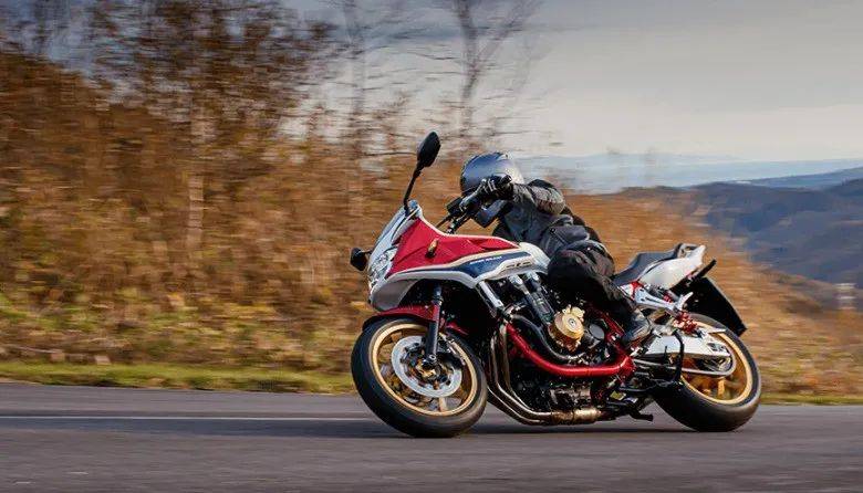 點(diǎn)擊進(jìn)入看圖評(píng)論