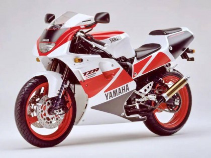 Yamaha 過去的經(jīng)典配色、粉紅的四沖程