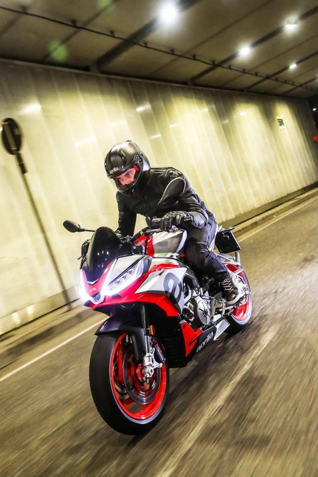 點(diǎn)擊進(jìn)入看圖評論